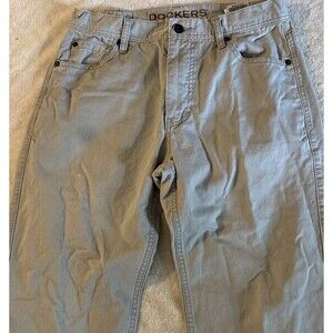 Dockers Men's D3 Classic Fit Khaki Pants Size 30 Straight Leg 5 Pocket